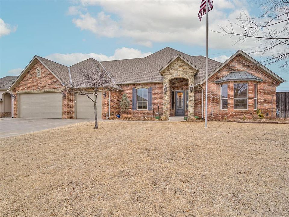 1st image of 2513 SW 135th Cir