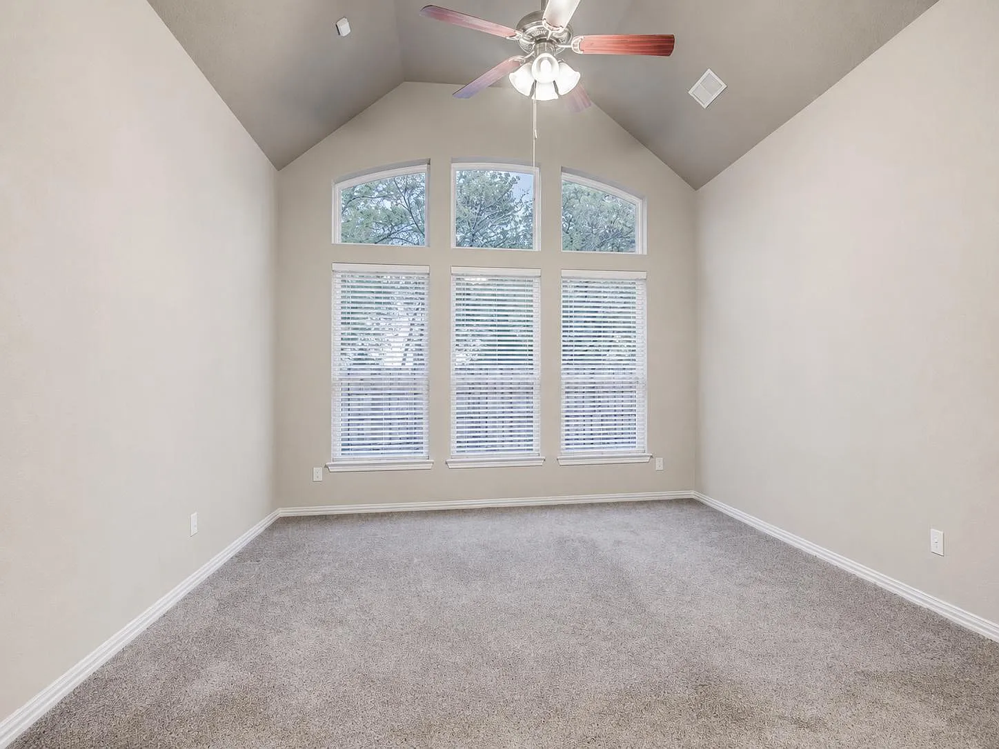 4 bed, 3.5 bath, 3108 sqft, $3,699 — Photo 3