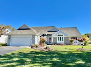 4 Niblick Ct, Penfield, NY 14526