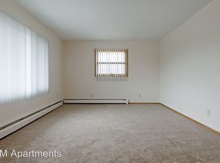 699 McKnight Rd N APT 204, Saint Paul, MN 55119
