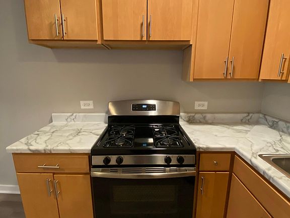 3rd image of 1101 W Granville Ave #9