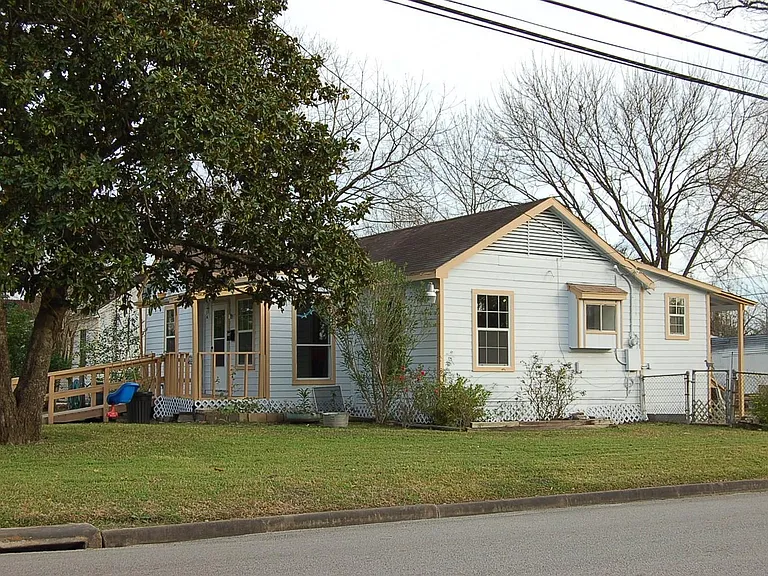 7304 Kinney St — Photo 5