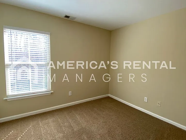 133 The Heights Dr — Photo 11