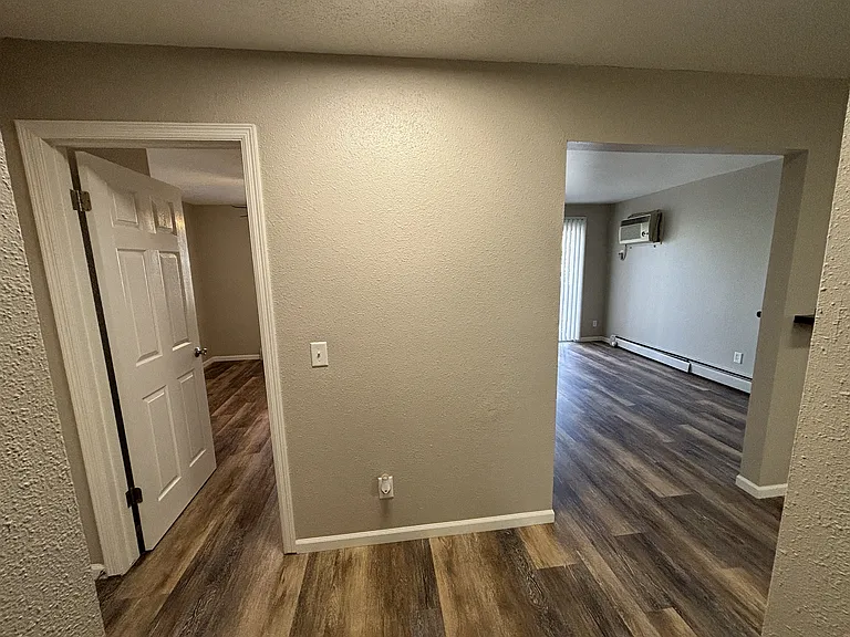 Town's Edge Apartments — Photo 49