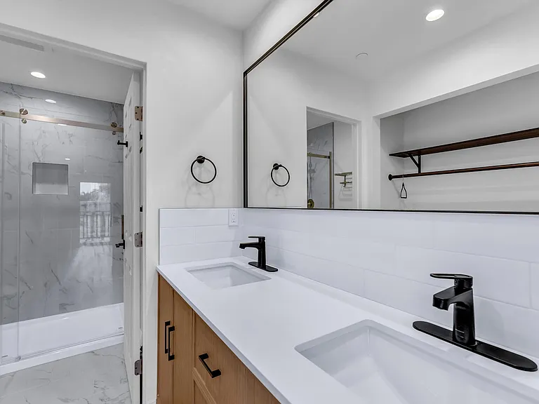 490 Jean Cir — Photo 13