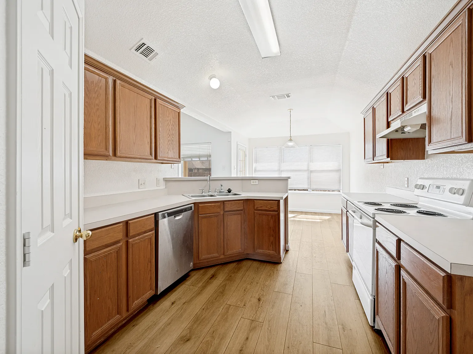 3 bed, 1634 sqft, $1,850 — Photo 4