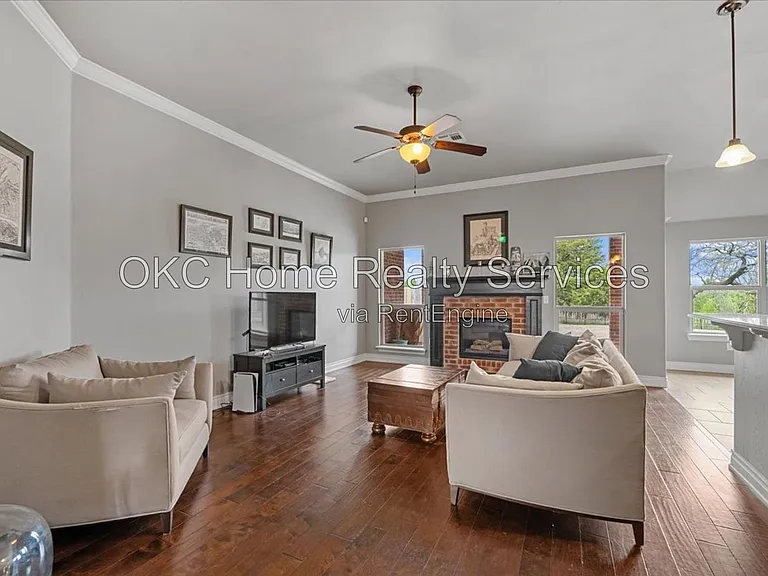 625 NE 23rd St — Photo 23
