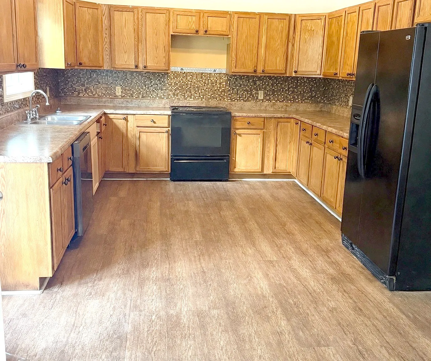 3 bed, 1760 sqft, $2,050 — Photo 3