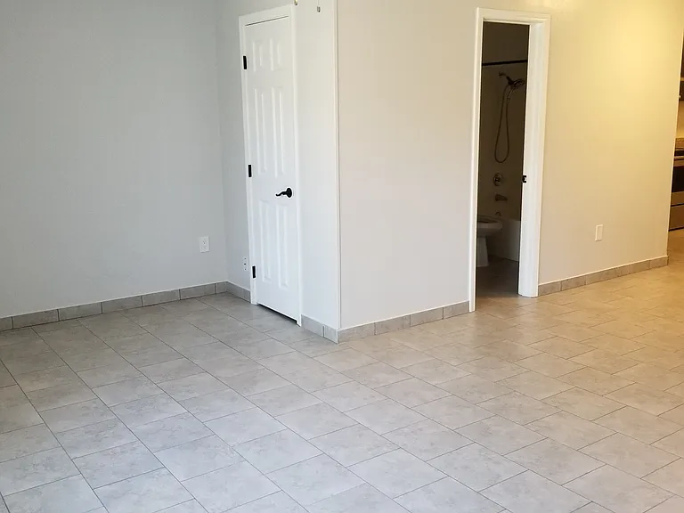 Redlands Pines Apartments — Photo 27