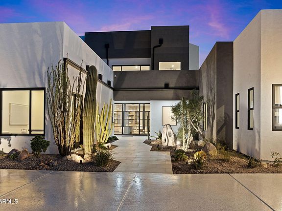 3rd image of 3135 E Palo Verde Dr