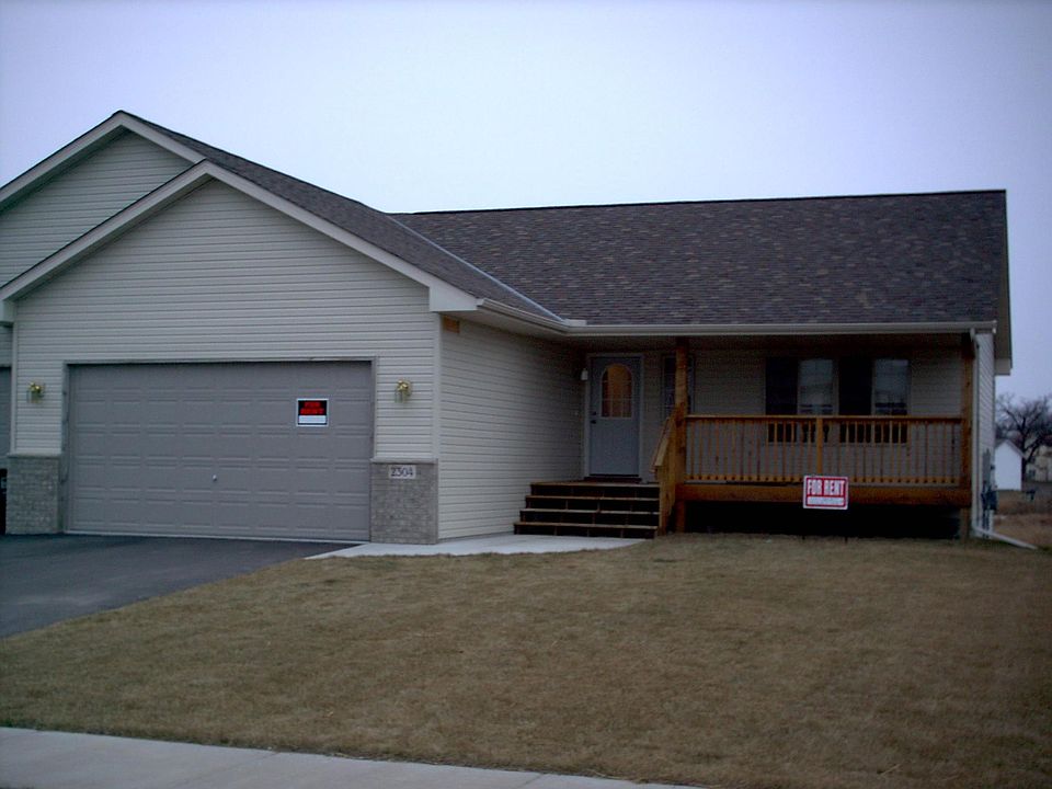 2nd image of 2304 Maple Ln