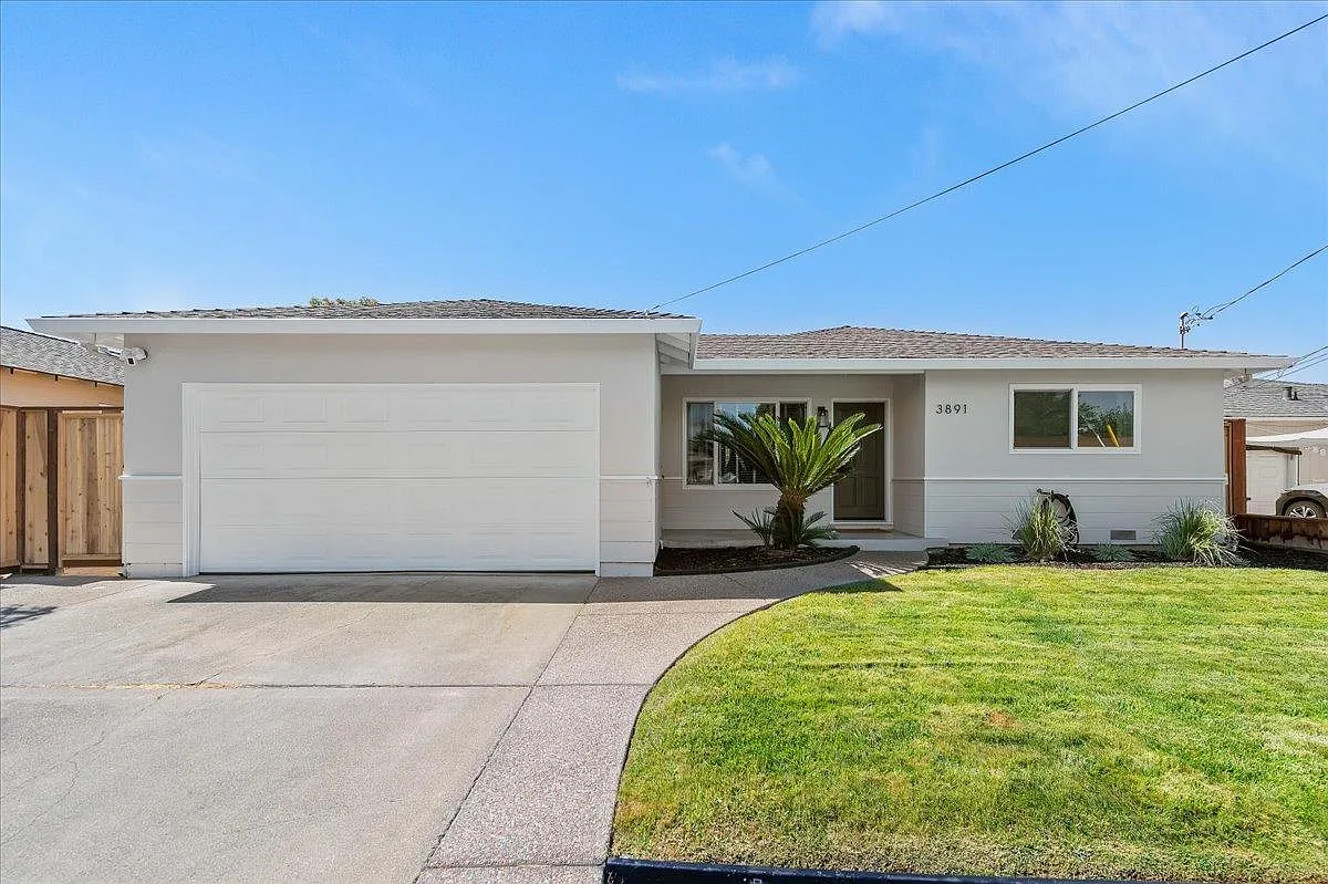 3891 Mills Way photo 1
