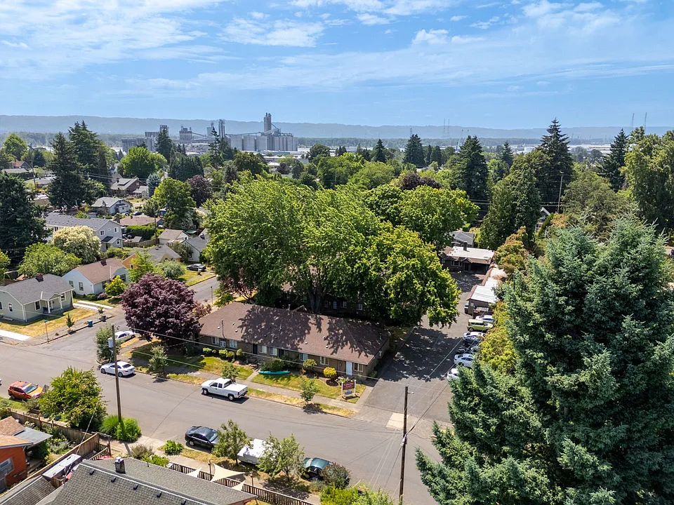 Columbia Court Apartments