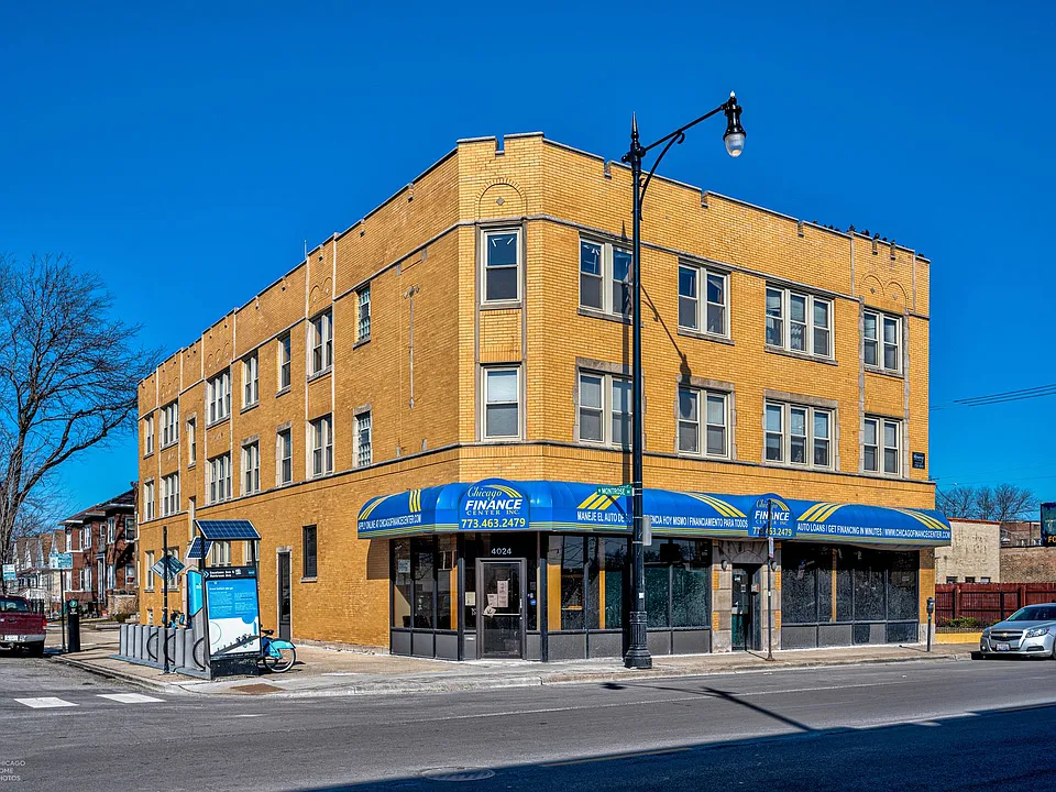 4022 W Montrose Ave