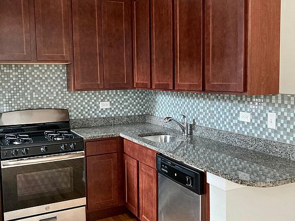 2nd image of 507 W Wellington Ave