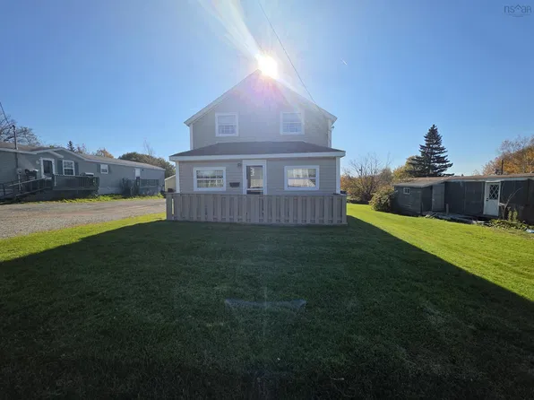 40 Church St, Sydney Mines, NS B1V 2R9