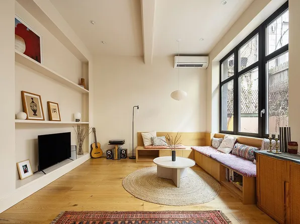 242 S 1st St APT 1F, Brooklyn, NY 11211