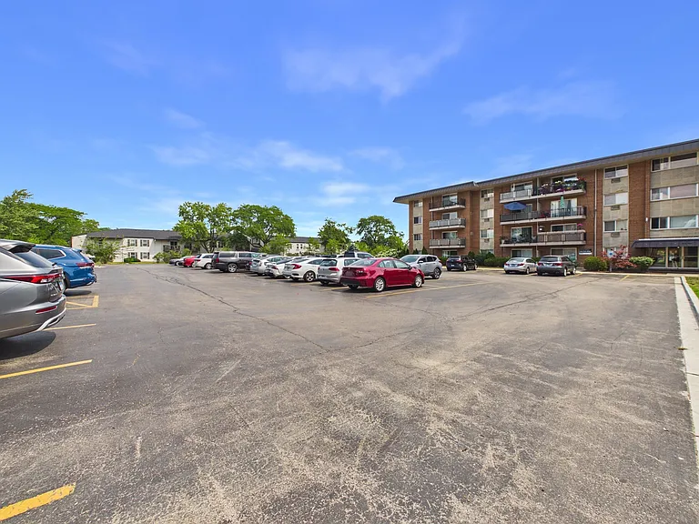 2210 S Goebbert Rd #226 — Photo 37