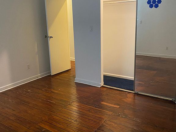 5th image of 210 Bainbridge St #1