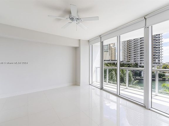 2nd image of 495 Brickell Ave #Bay507