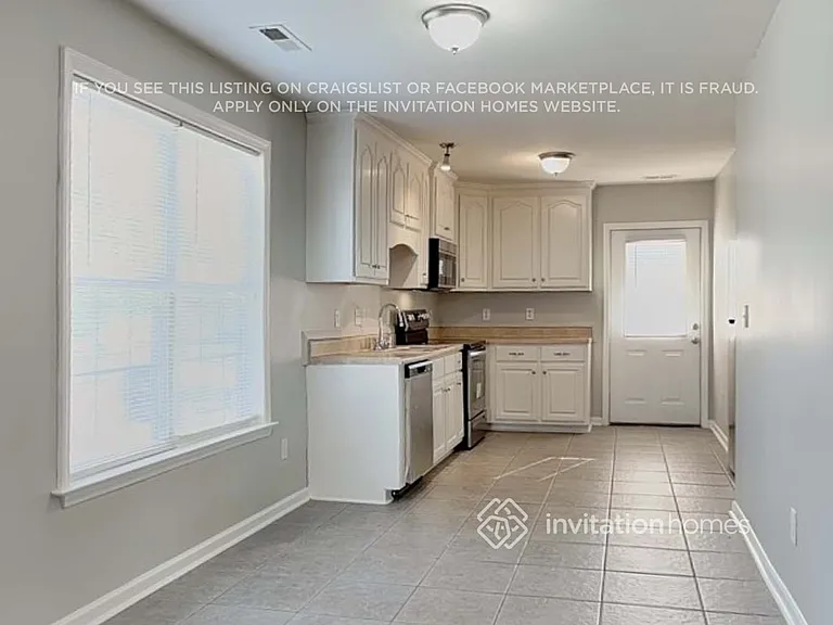 101 Blackthorne Ct — Photo 6
