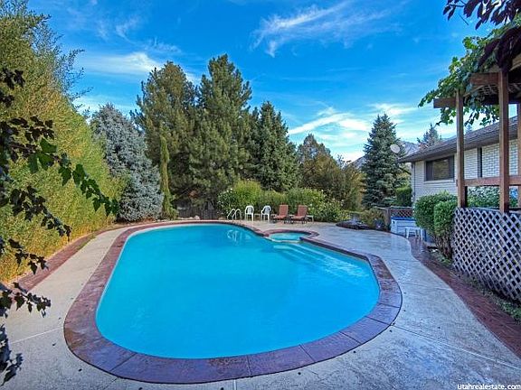 3rd image of 7742 S Riverwood Dr