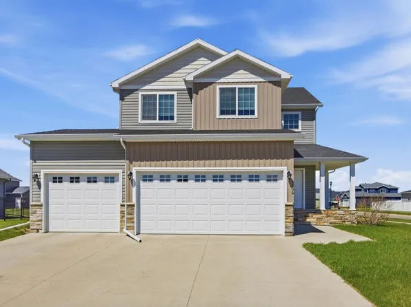 1206 Commander Dr W, West Fargo, ND 58078