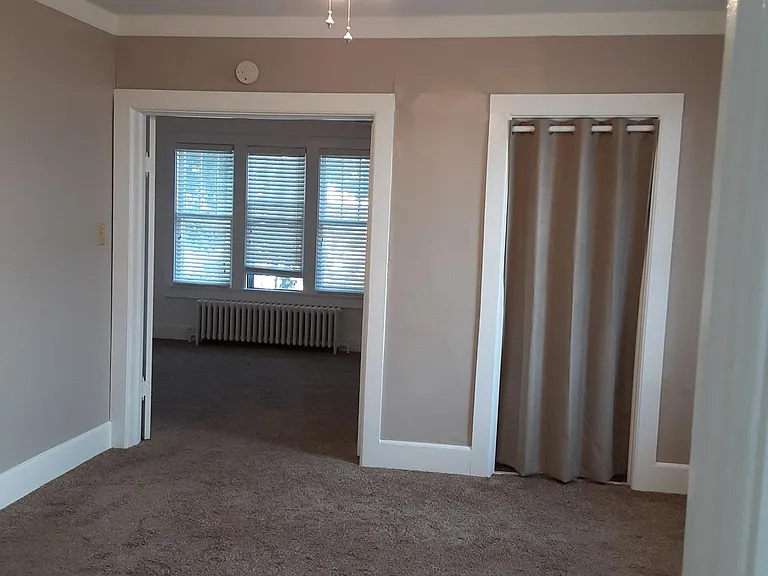 927 E Land Pl #A — Photo 2