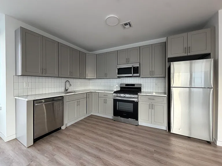 306 Bergen Ave #301 — Photo 6