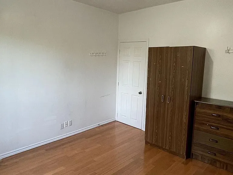 763 Dundas St W — Photo 5
