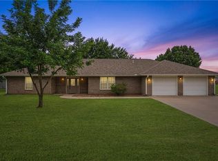 1006 S Ridgeway St, Caney, KS 67333