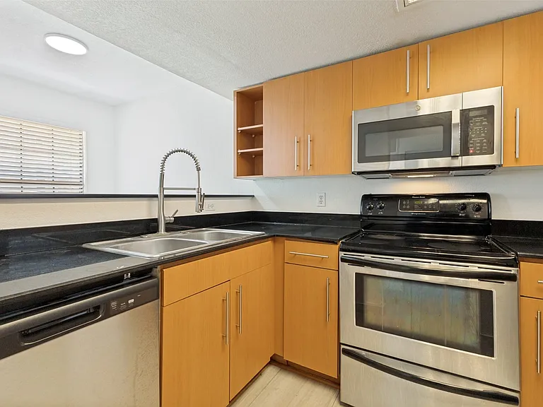 3901 Travis St #102 — Photo 5