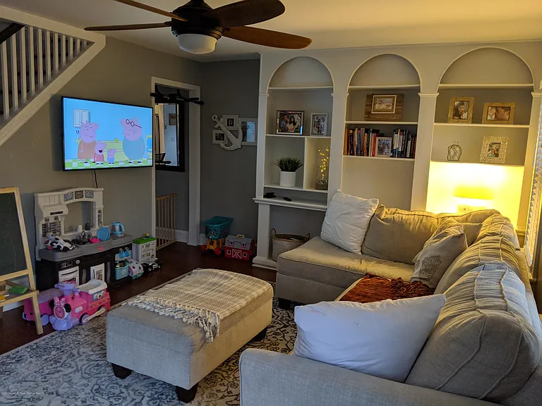 1121 Bay Ave — Photo 4
