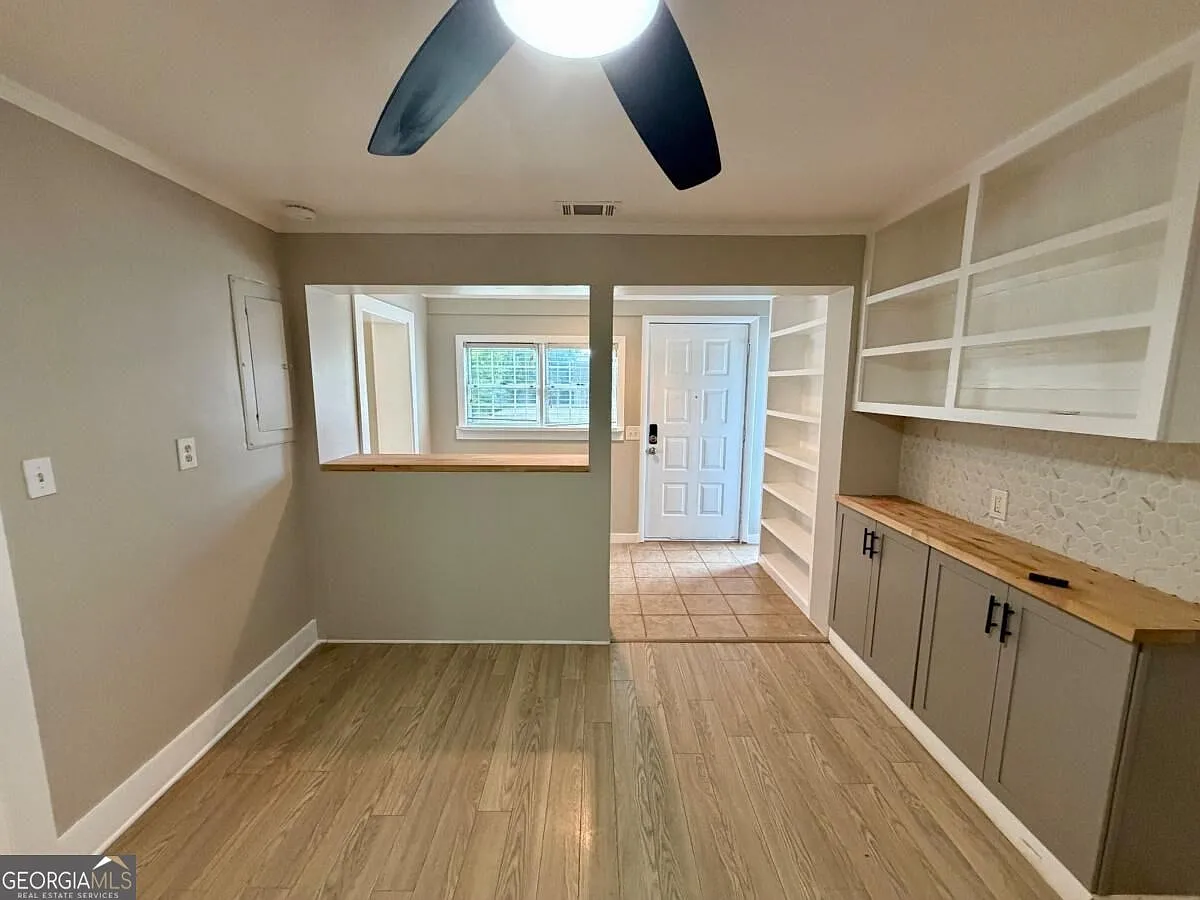 2 bed, 1.0 bath, 1017 sqft, $1,800 — Photo 2