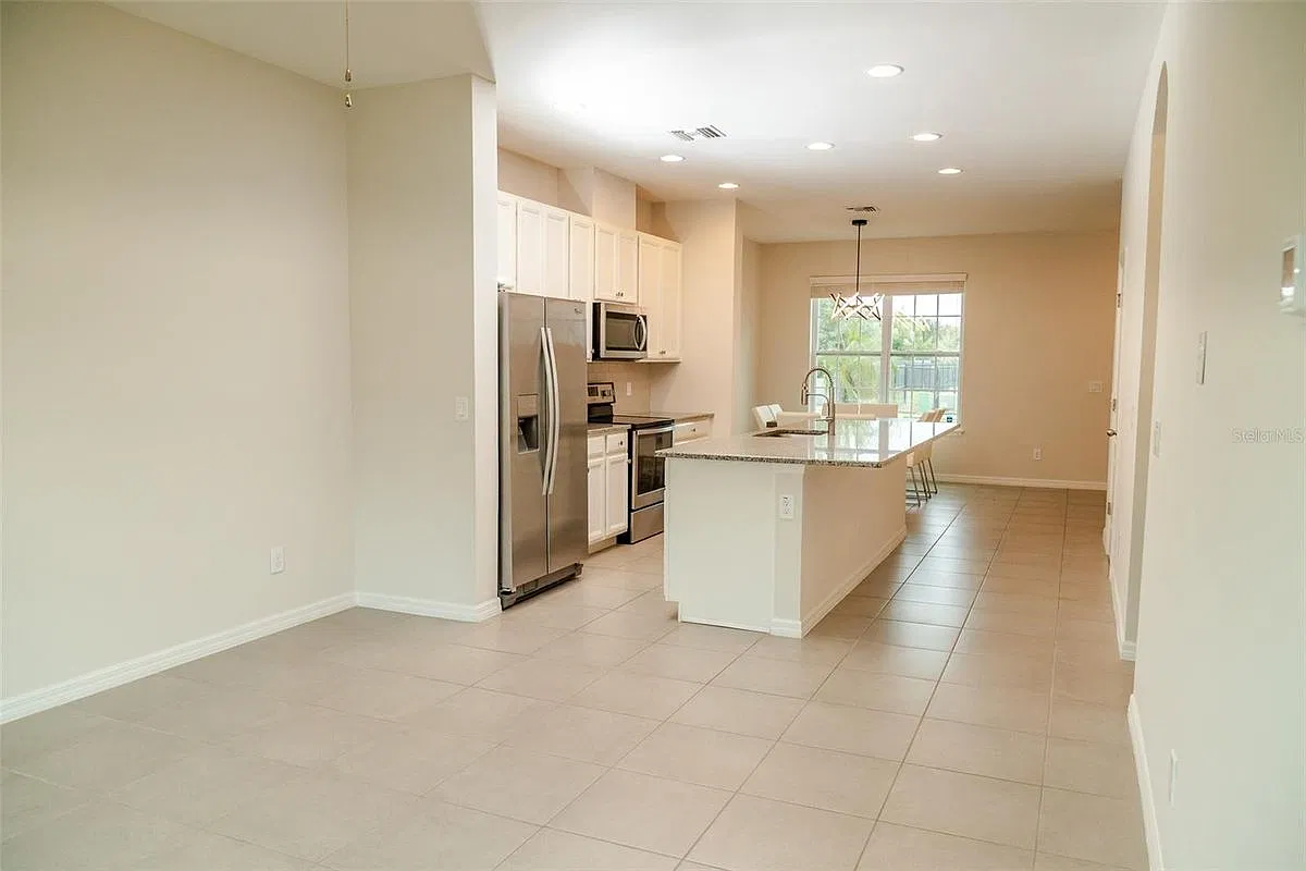 3 bed, 2.5 bath, 1569 sqft, $3,500 — Photo 3