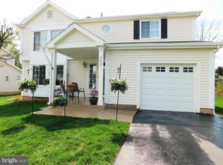 207 Trail Ct, Sterling, VA 20164