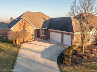 59758 Glacier Club Dr, Washington, MI 48094