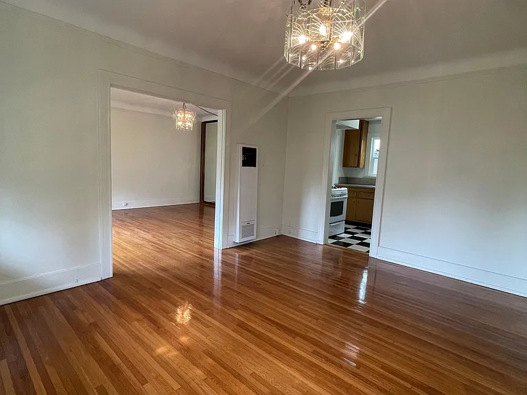 324 S Coronado St — Photo 12