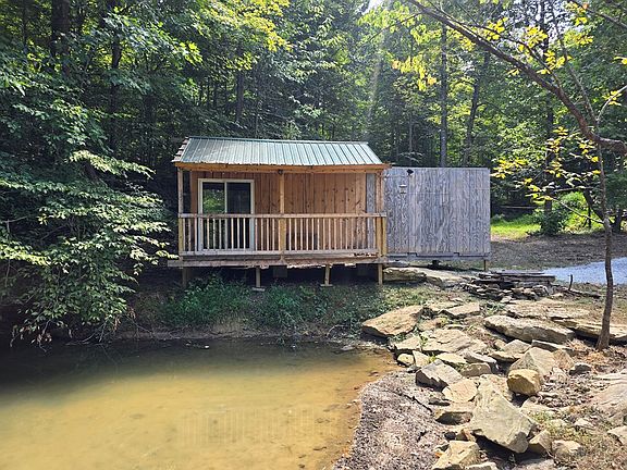2nd image of 462 Bear Hollow Ln