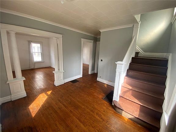 3rd image of 96 Weldon St