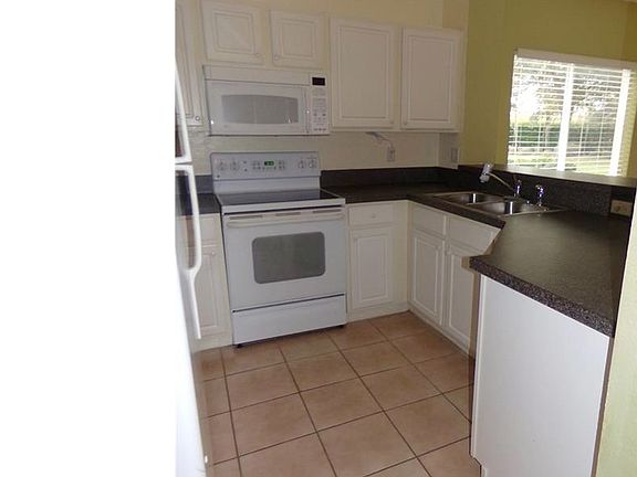4th image of 10084 Pacific Pines Ave #1