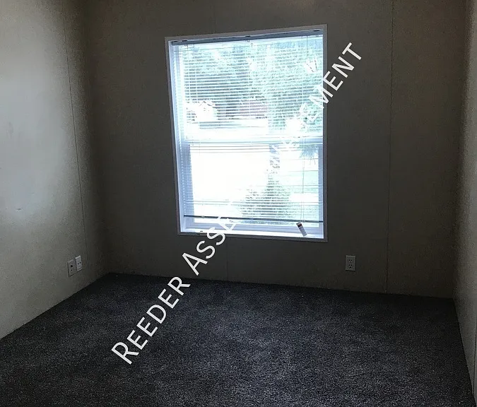 515 E 900 N — Photo 9