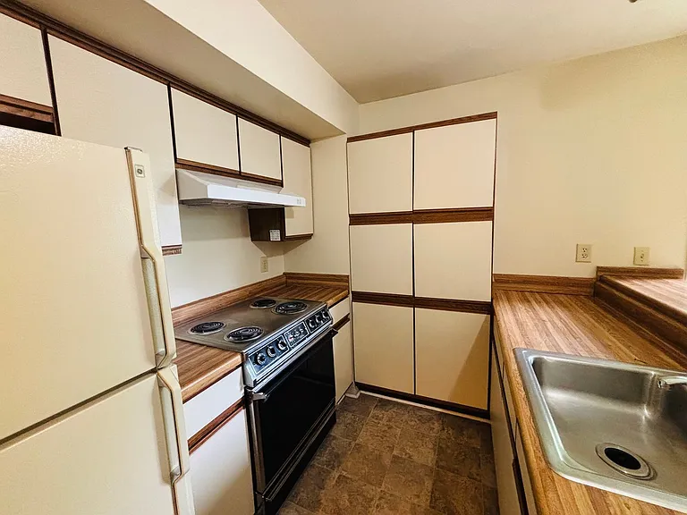 844 Claytor Sq — Photo 5