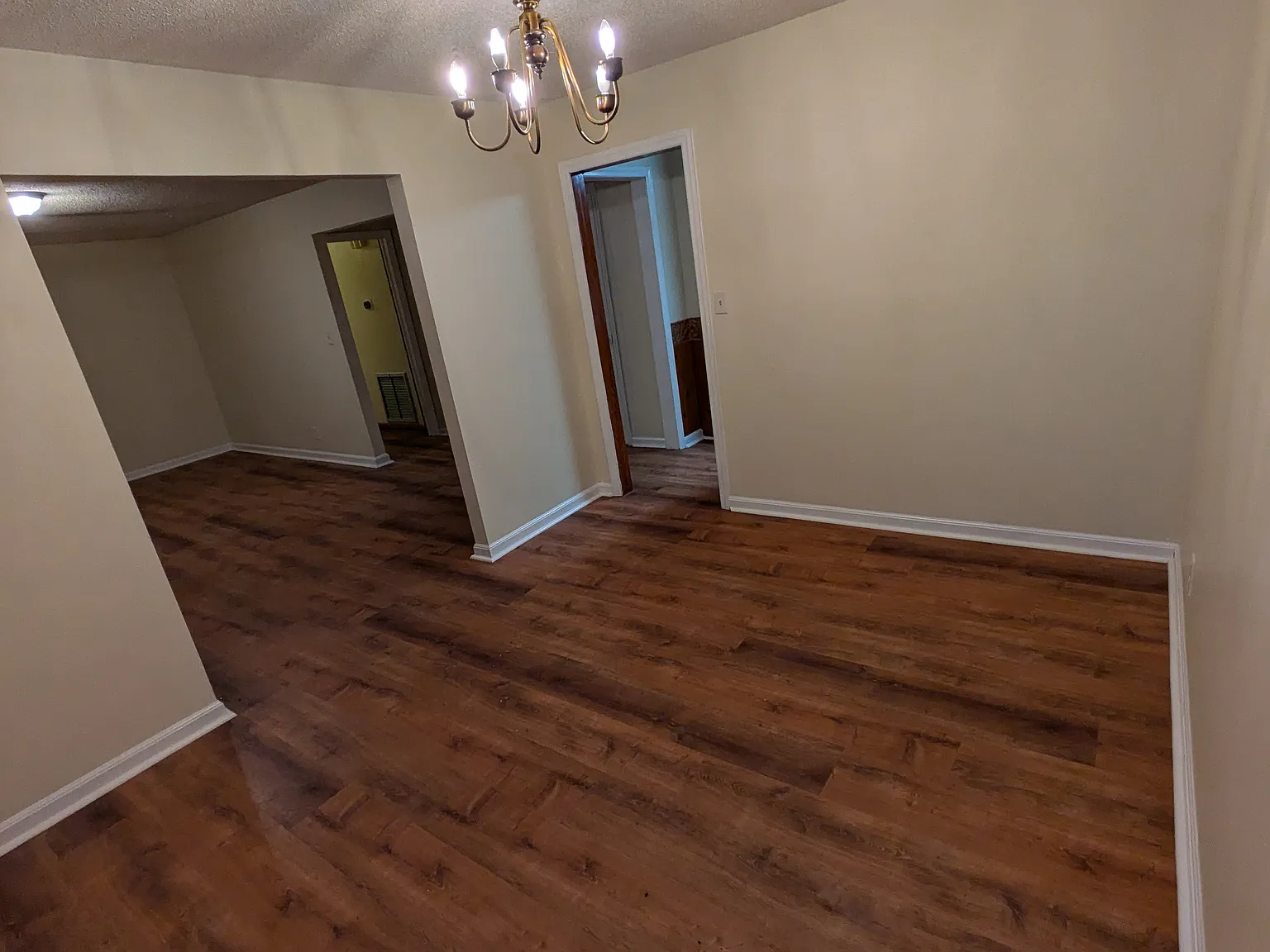 3 bed, 1300 sqft, $1,299 — Photo 4
