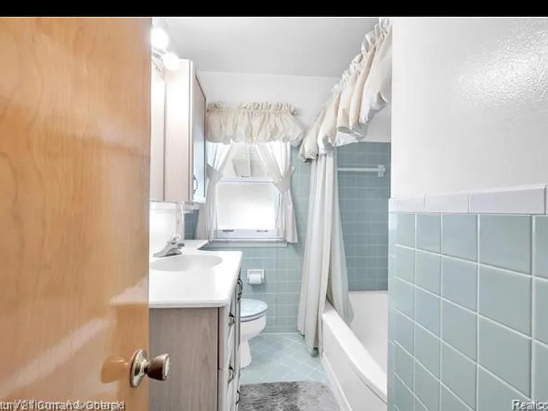 18535 Audette St — Photo 12