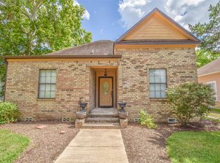 126 E Peach St, Angleton, TX 77515