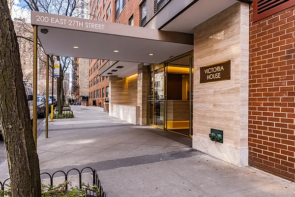 Rented by Douglas Elliman | media 22