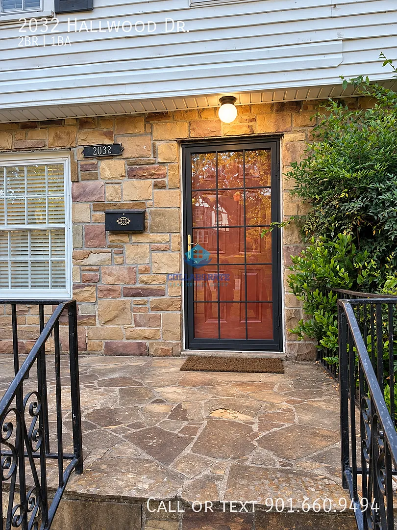 Spacious Living in Historic Vollintine-Evergreen! — Photo 2
