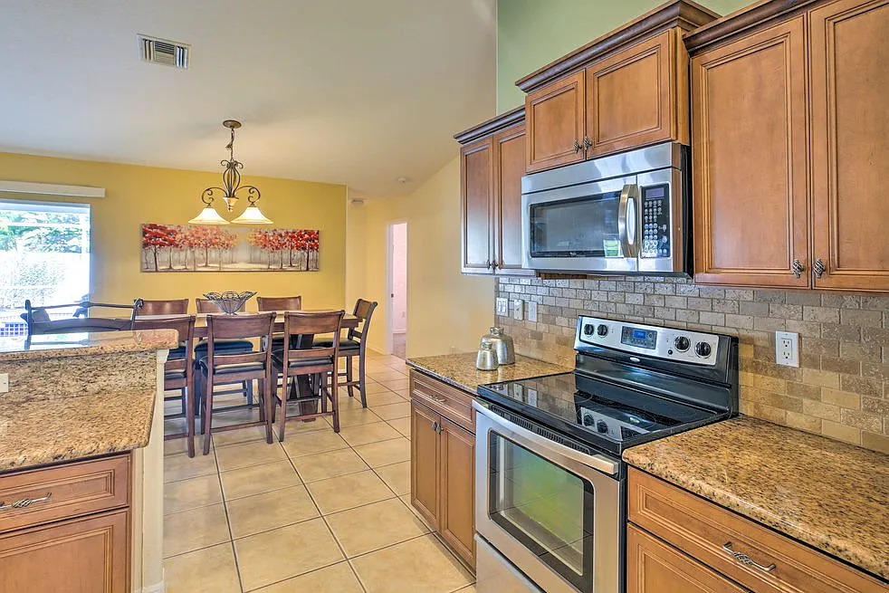 4 bed, 2100 sqft, $3,800 — Photo 2