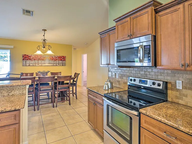 3223 SE Santa Barbara Pl #4 — Photo 2